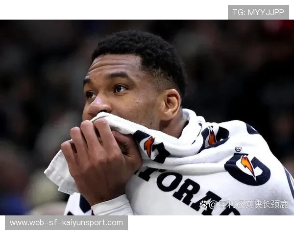 字母哥与社区老人共进午餐，现实中的亲和力令人感动